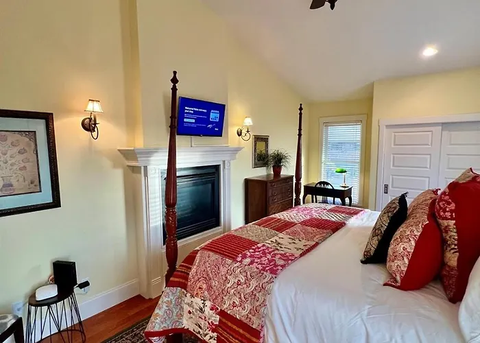 The Judge's Chambers Superior King Bed * Prescott